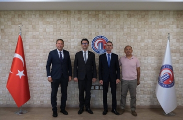 ÇARO ÇOMÜ Rektörü Prof. Dr. R. Cüneyt Erenoğlu'nu Ziyaret Etti